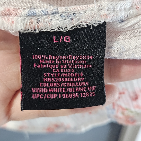 A Bundle of 2 - NOBO Summer Crop (Size L) & Lucky Brand Jeans (Size 12) - Picture 10 of 11